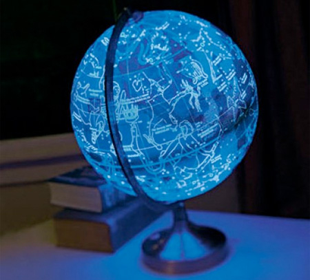 world globe lamp photo - 3